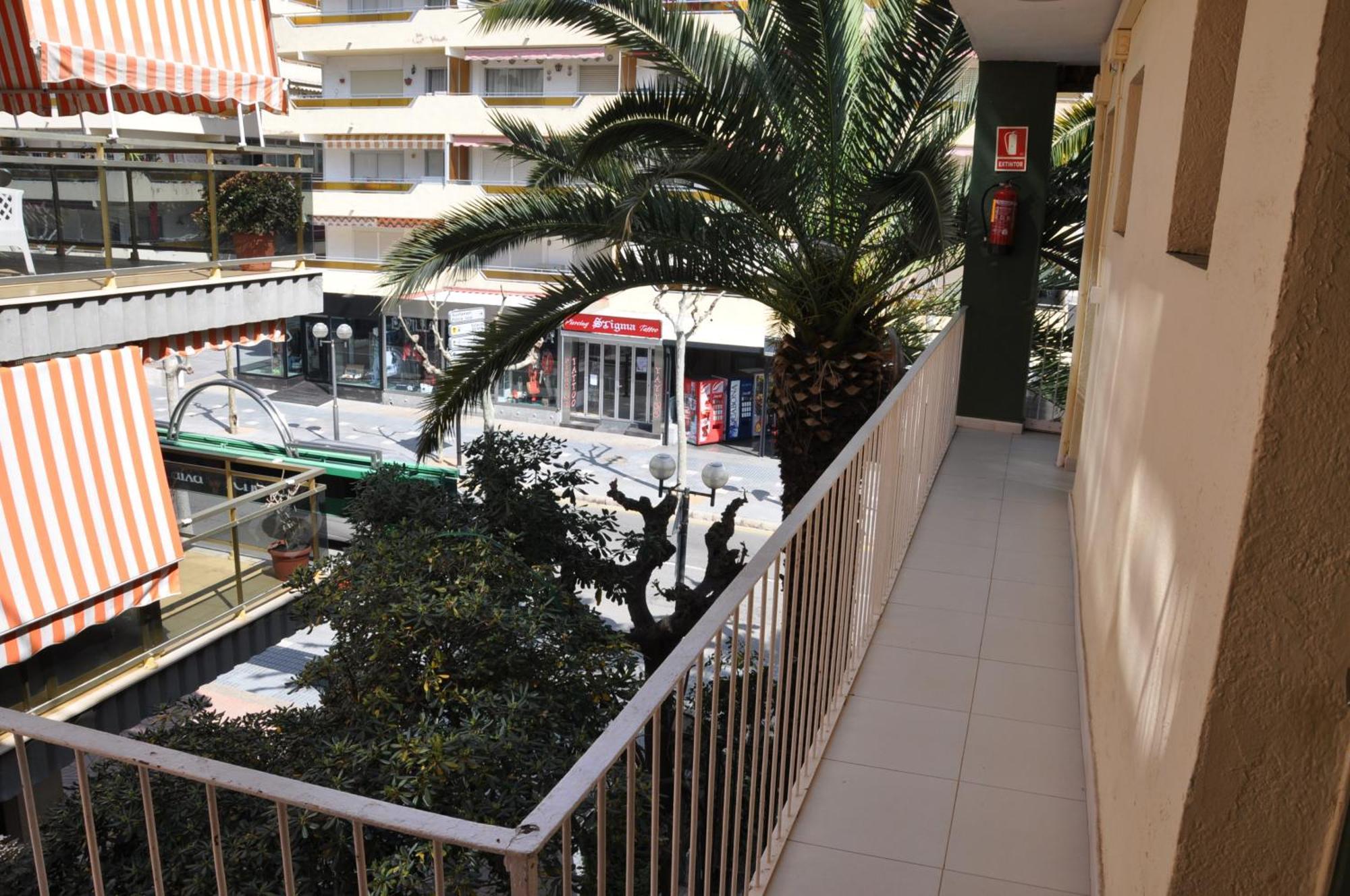 Hostal Montsant Hotell Salou Exteriör bild