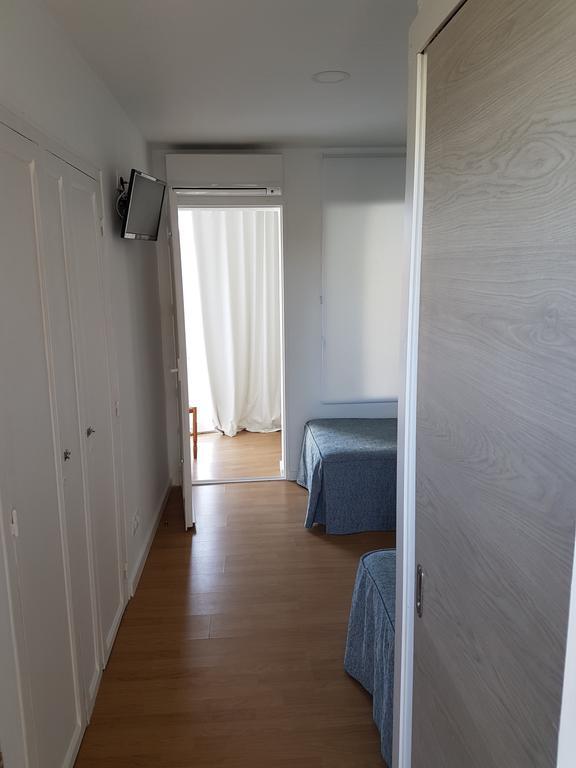 Hostal Montsant Salou Exteriör bild