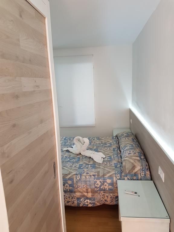 Hostal Montsant Salou Exteriör bild