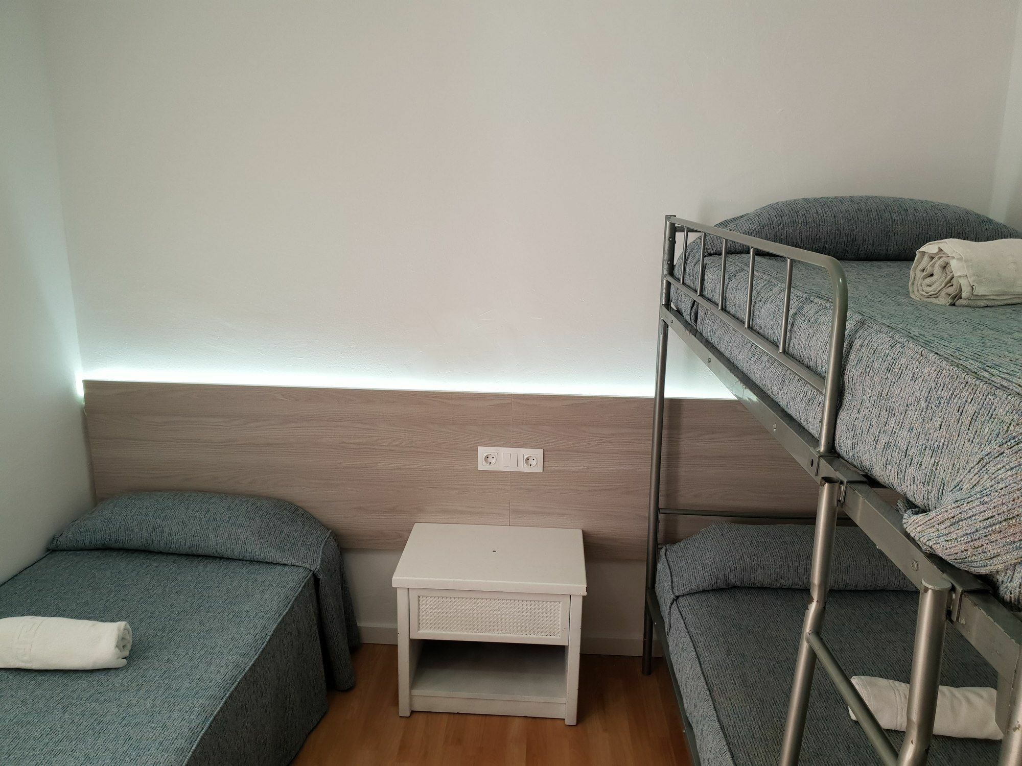 Hostal Montsant Salou Exteriör bild