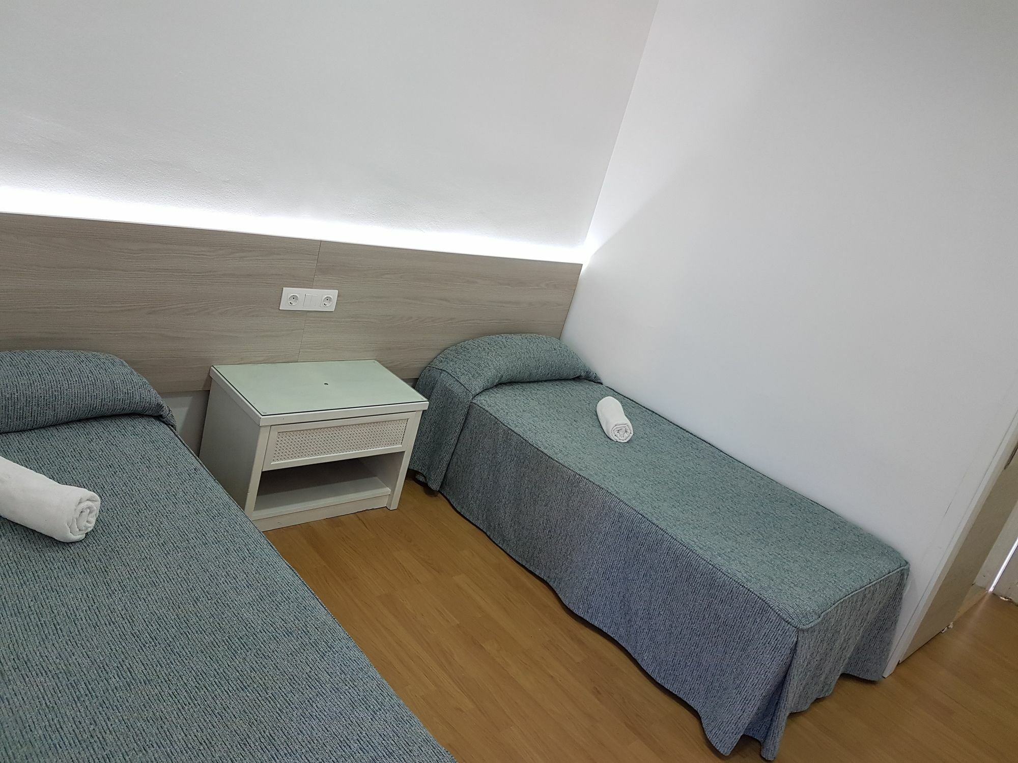 Hostal Montsant Salou Exteriör bild