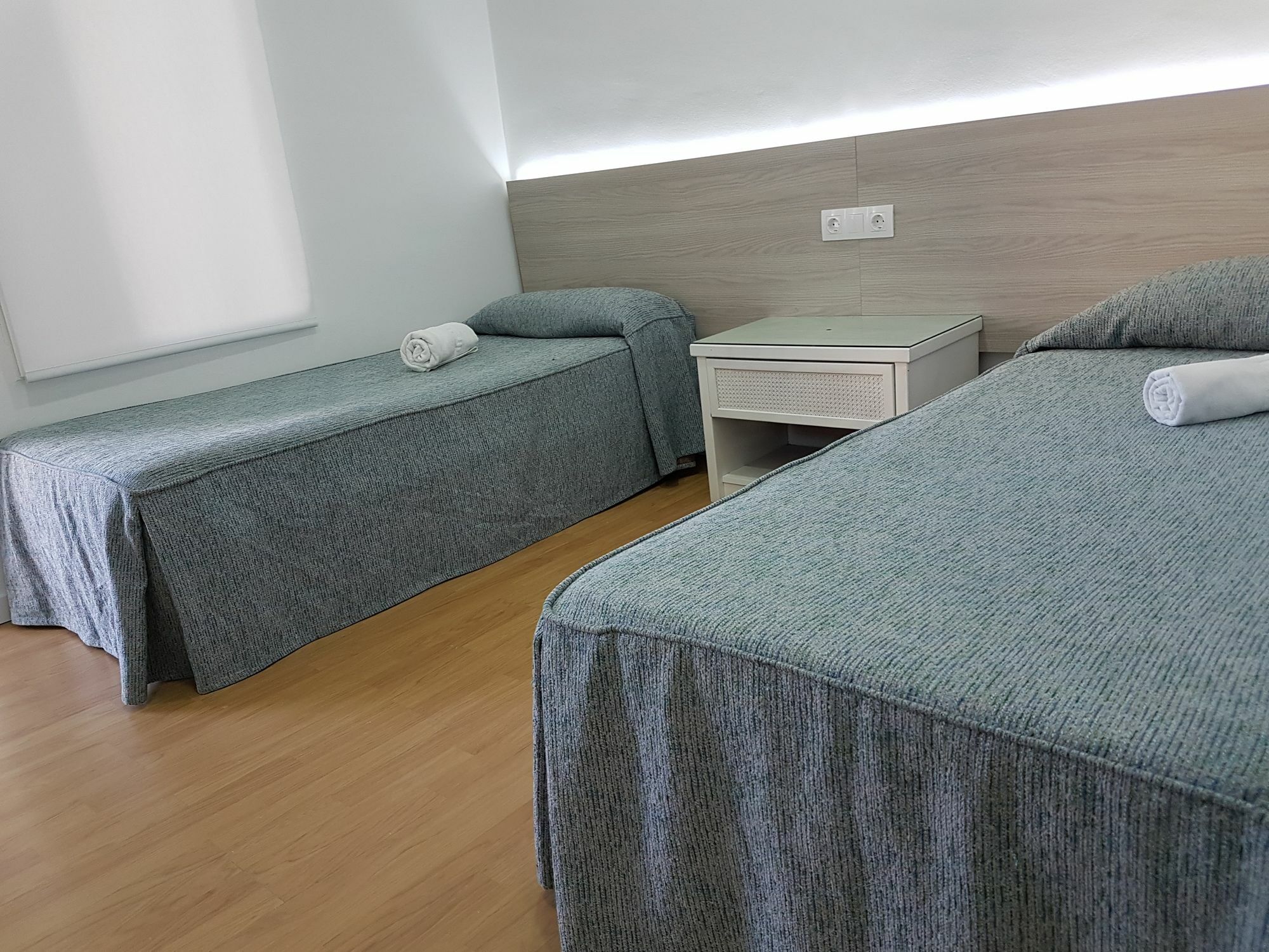 Hostal Montsant Salou Exteriör bild
